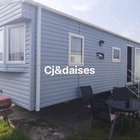 Cj & Daisies Holiday Home Престатин Экстерьер фото