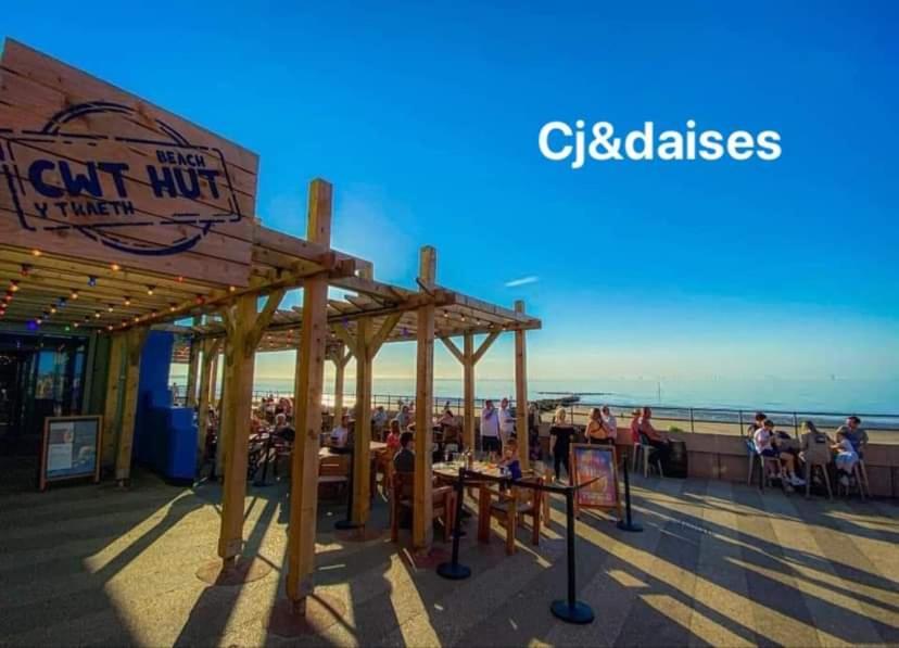 Cj & Daisies Holiday Home Престатин Экстерьер фото