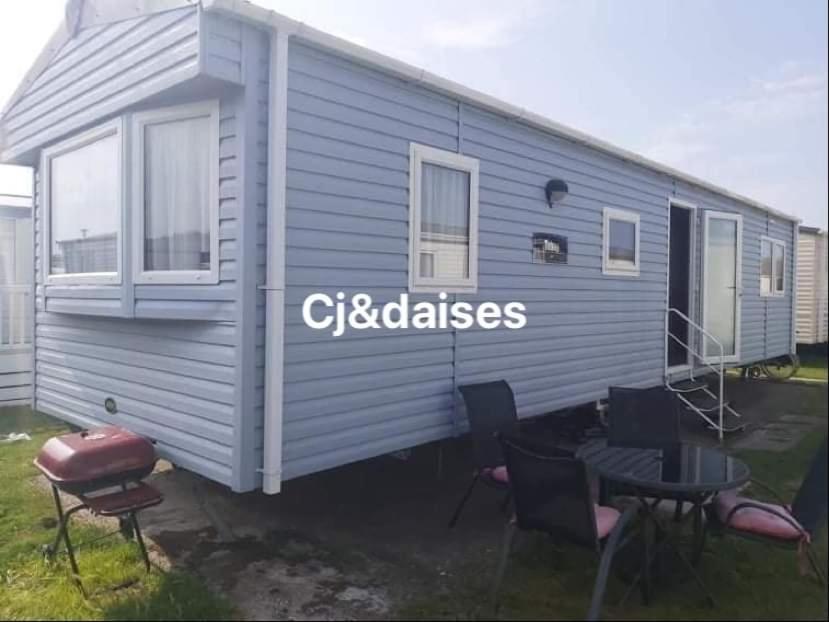 Cj & Daisies Holiday Home Престатин Экстерьер фото