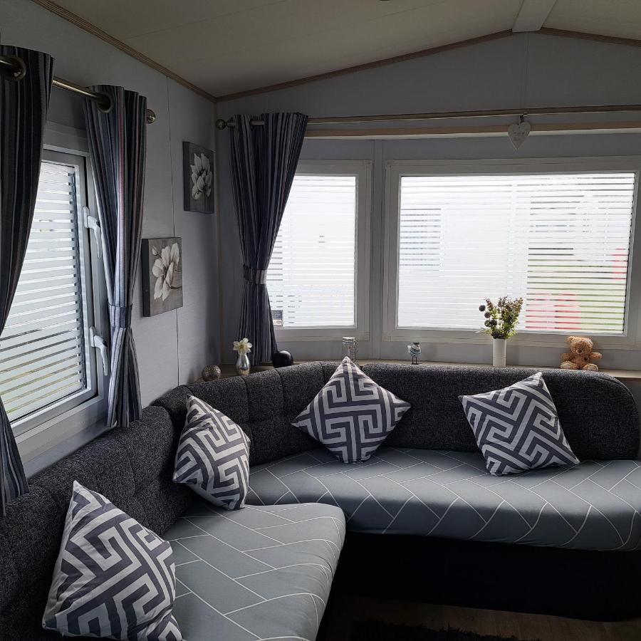 Cj & Daisies Holiday Home Престатин Экстерьер фото